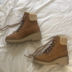 Light Brown/Tan Heeled Winter Boots with Laces